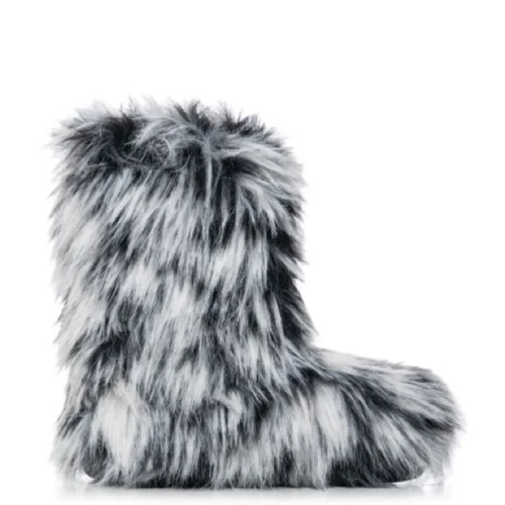 Azalea Wang Nadianna Black Fur Flat Booties